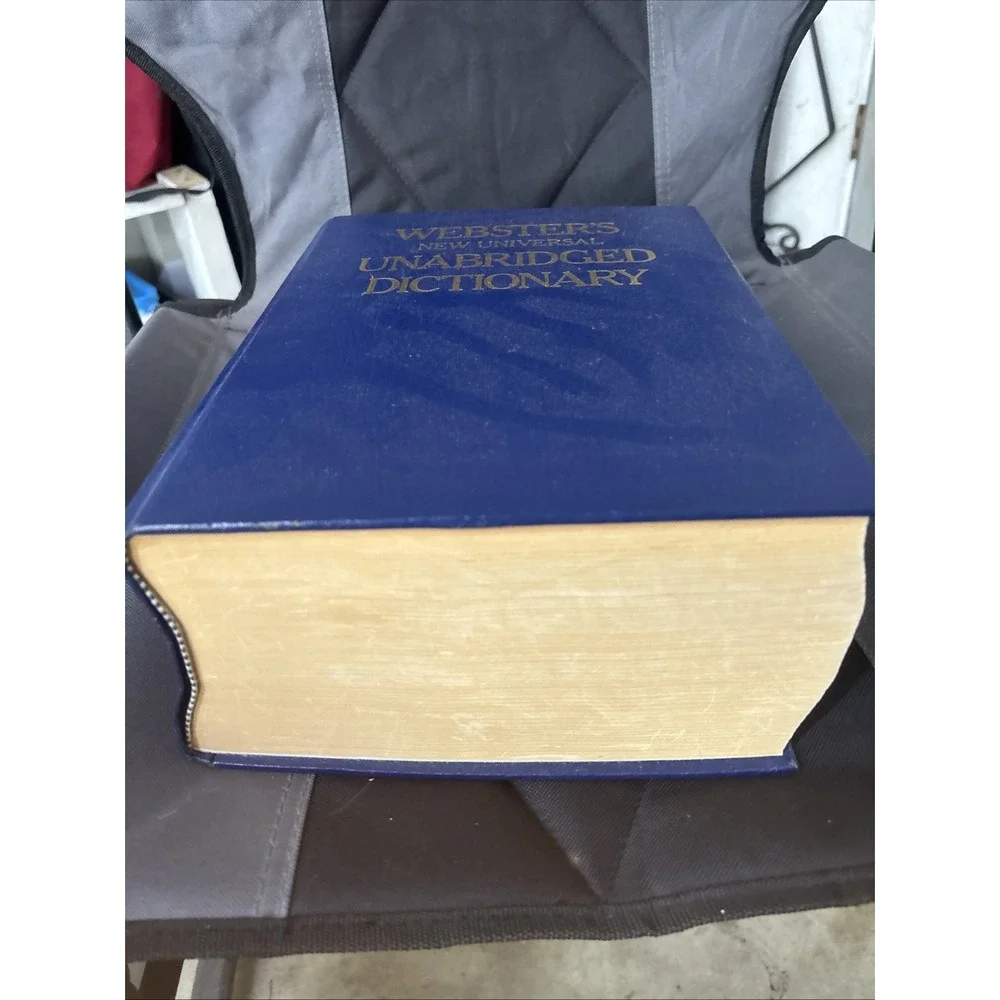 1983 WEBSTER'S NEW UNIVERSAL UNABRIDGED DICTIONARY DELUXE 2ND EDITION 2,347 PGS